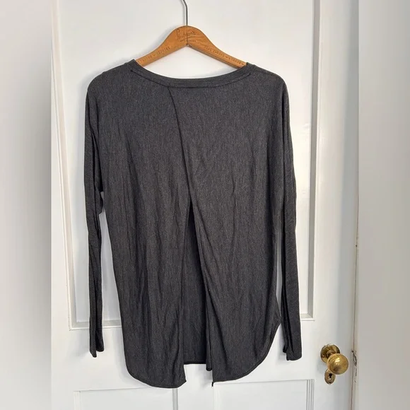 BNWT Wilfred La Rivière Split Back Long Sleeved Shirt in Heather Gray Size S - Picture 9 of 11